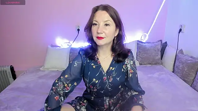 Snapshot of AliceeShy chatting on 12.17.25 AliceeShy online show from 12.17.25