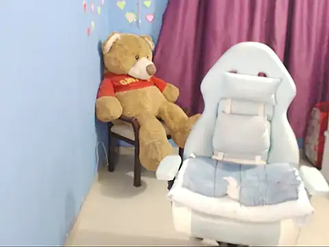 Snapshot of BOREAL_MOON chatting on 02.05.25 BOREAL MOON online show from 02.05.25