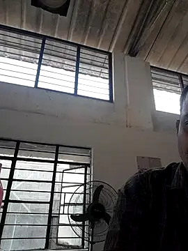 Snapshot of tz143143 chatting on 02.27.25 tz143143 online show from 02.27.25