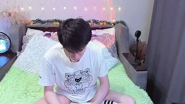 Snapshot of Yumi_steve chatting on 11.23.25 Yumi steve online show from 11.23.25