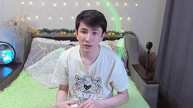 Snapshot of Yumi_steve chatting on 11.27.25 Yumi steve online show from 11.27.25