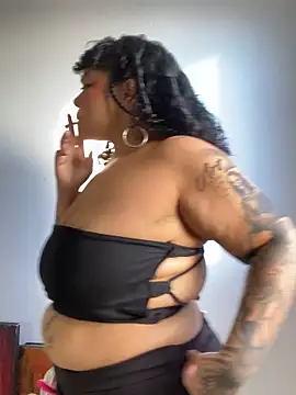 Snapshot of PrincessLauren420 chatting on 10.04.25 PrincessLauren420 online show from 10.04.25