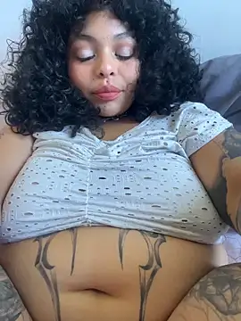 Snapshot of PrincessLauren420 chatting on 12.04.25 PrincessLauren420 online show from 12.04.25