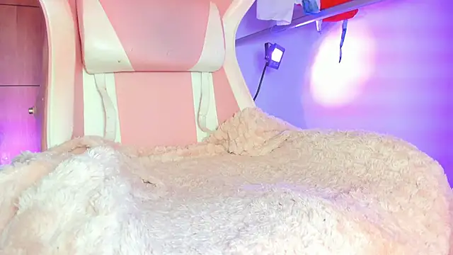 Snapshot of KataFerreira777 chatting on 11.22.25 KataFerreira777 online show from 11.22.25