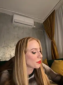 Snapshot of RockQueen_A chatting on 10.21.25 RockQueen A online show from 10.21.25