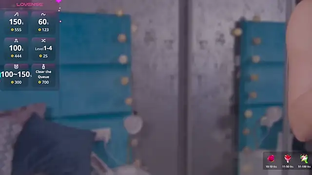 Snapshot of RockQueen_A chatting on 11.10.25 RockQueen A online show from 11.10.25