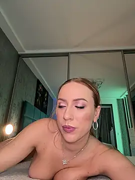 Snapshot of RockQueen_A chatting on 12.02.25 RockQueen A online show from 12.02.25