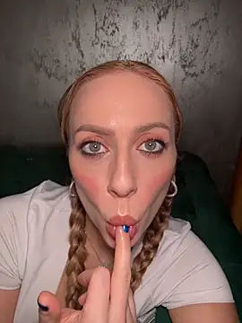 Snapshot of RockQueen_A chatting on 12.03.25 RockQueen A online show from 12.03.25