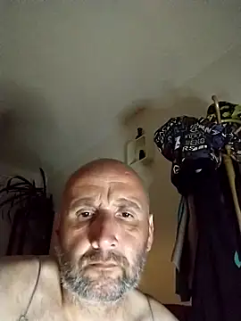 Snapshot of milosek81 chatting on 03.25.26 milosek81 online show from 03.25.26