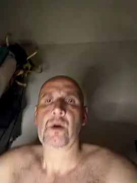 Snapshot of milosek81 chatting on 03.27.26 milosek81 online show from 03.27.26