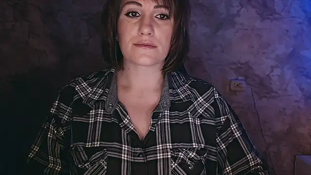 Snapshot of _letty_ chatting on 01.04.25 letty online show from 01.04.25