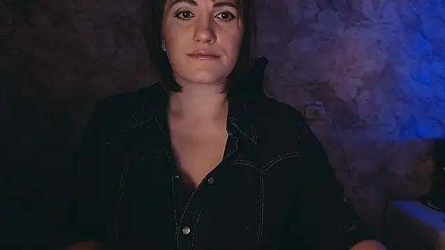 Snapshot of _letty_ chatting on 01.28.25 letty online show from 01.28.25