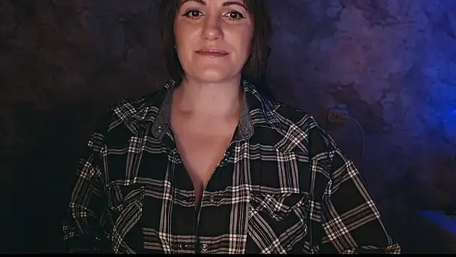 Snapshot of _letty_ chatting on 03.08.25 letty online show from 03.08.25