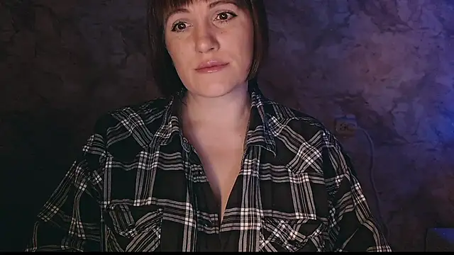 Snapshot of _letty_ chatting on 03.19.25 letty online show from 03.19.25