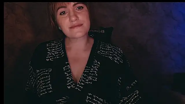 Snapshot of _letty_ chatting on 11.01.25 letty online show from 11.01.25