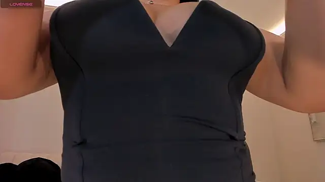 MiaRoberts1 online show from 07.04.26