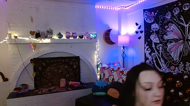 Snapshot of HazeyBvby chatting on 10.28.25 HazeyBvby online show from 10.28.25