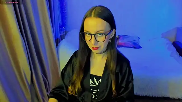 CurlySteph online show from 12.04.25