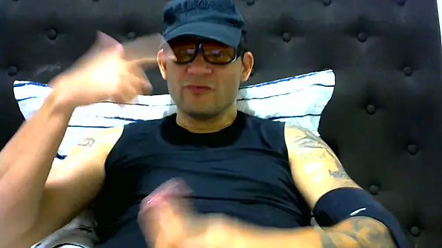 Snapshot of altenori112 chatting on 01.28.25 altenori112 online show from 01.28.25