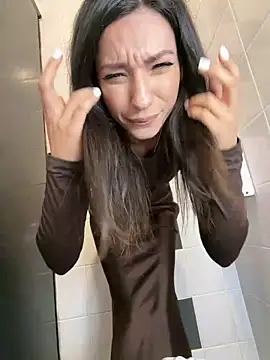 Snapshot of _MiaQueen_ chatting on 12.22.25 MiaQueen online show from 12.22.25