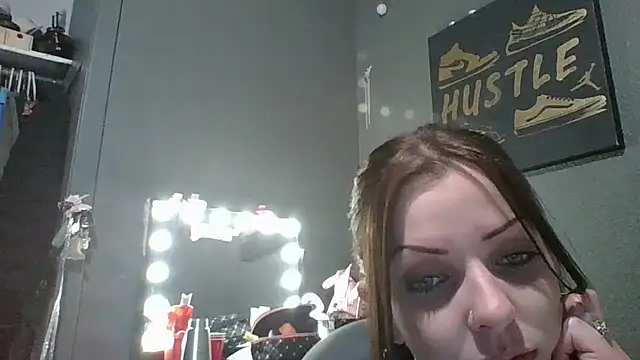 Snapshot of Justjennyy chatting on 12.18.25 Justjennyy online show from 12.18.25