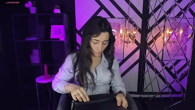 Snapshot of KylieMellow chatting on 02.17.25 KylieMellow online show from 02.17.25