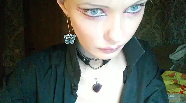 Snapshot of WildMissNiks chatting on 12.06.24 WildMissNiks online show from 12.06.24