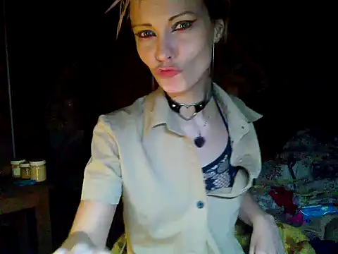 Snapshot of WildMissNiks chatting on 12.20.24 WildMissNiks online show from 12.20.24