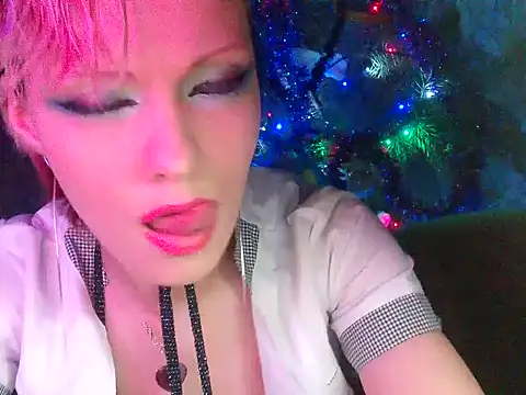 Snapshot of WildMissNiks chatting on 12.24.24 WildMissNiks online show from 12.24.24