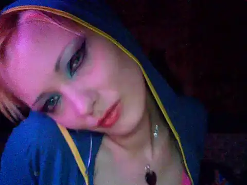 Snapshot of WildMissNiks chatting on 02.01.25 WildMissNiks online show from 02.01.25