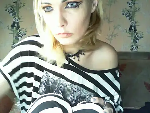 WildMissNiks online show from 07.21.26