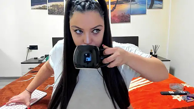 Snapshot of adelline chatting on 01.08.25 adelline online show from 01.08.25