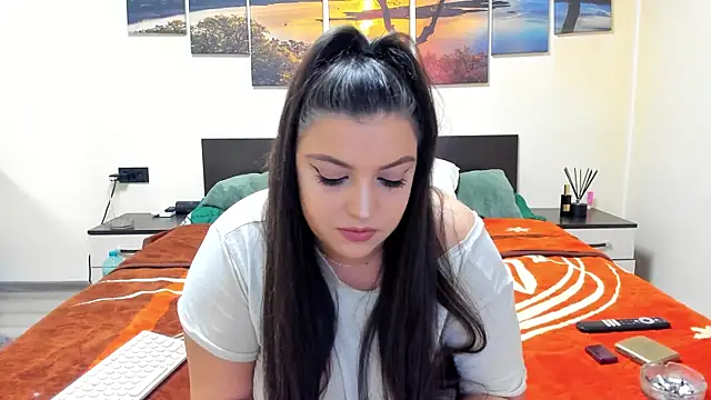 Snapshot of adelline chatting on 01.16.25 adelline online show from 01.16.25