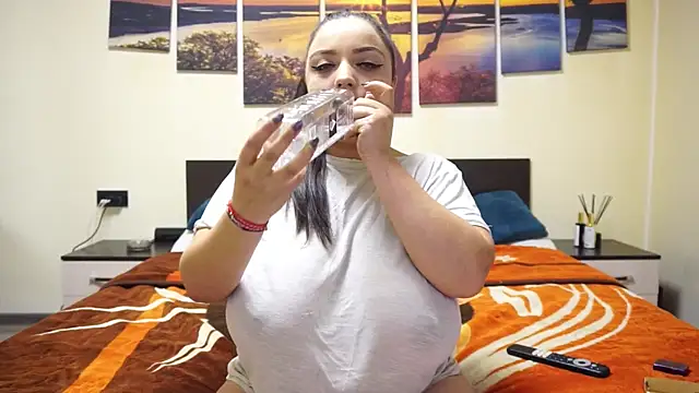 Snapshot of adelline chatting on 03.10.25 adelline online show from 03.10.25