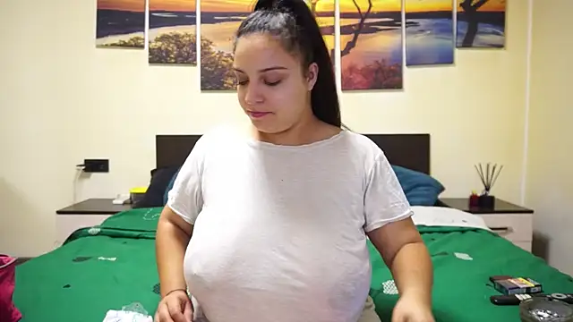 Snapshot of adelline chatting on 09.21.25 adelline online show from 09.21.25