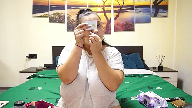 Snapshot of adelline chatting on 09.25.25 adelline online show from 09.25.25