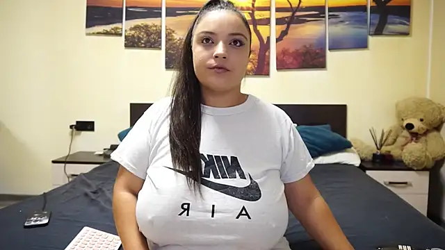 Snapshot of adelline chatting on 10.22.25 adelline online show from 10.22.25