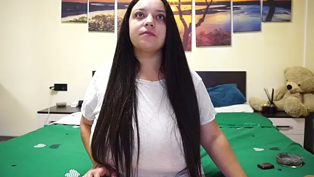 Snapshot of adelline chatting on 10.29.25 adelline online show from 10.29.25