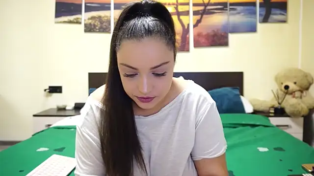 Snapshot of adelline chatting on 11.26.25 adelline online show from 11.26.25