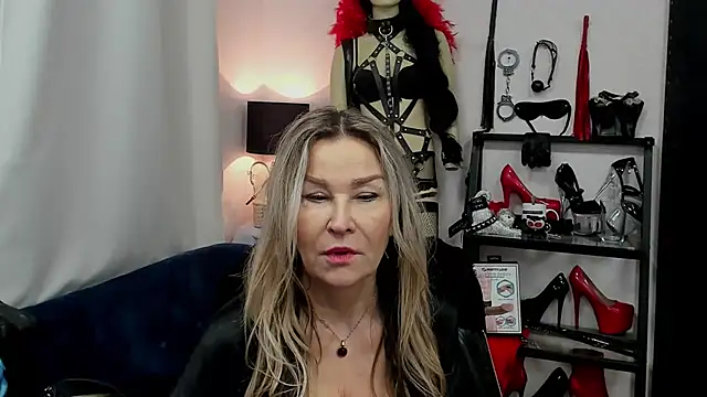 Snapshot of crystaLUX chatting on 01.23.25 crystaLUX online show from 01.23.25