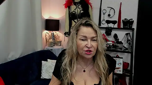 Snapshot of crystaLUX chatting on 02.28.25 crystaLUX online show from 02.28.25