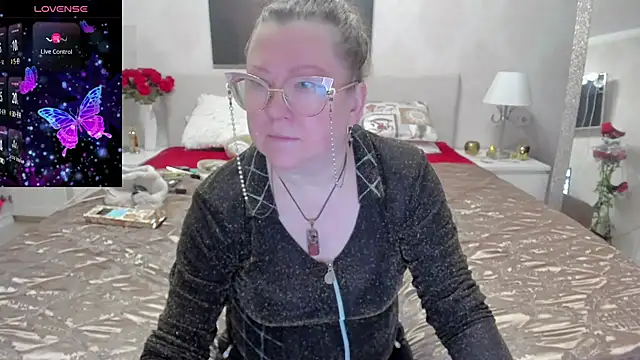 Snapshot of katysako chatting on 01.24.25 katysako online show from 01.24.25