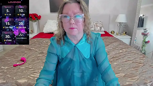 Snapshot of katysako chatting on 01.25.25 katysako online show from 01.25.25