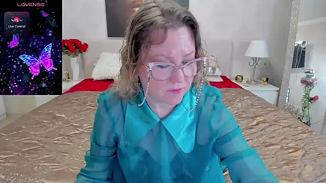 Snapshot of katysako chatting on 01.25.25 katysako online show from 01.25.25