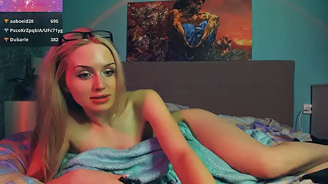 Snapshot of Linda_Roxy chatting on 12.15.24 Linda Roxy online show from 12.15.24