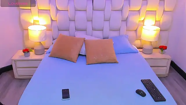 Snapshot of MiaYMolly chatting on 11.21.25 MiaYMolly online show from 11.21.25