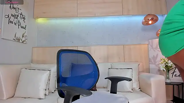 Snapshot of maryevans_ chatting on 03.15.25 maryevans online show from 03.15.25