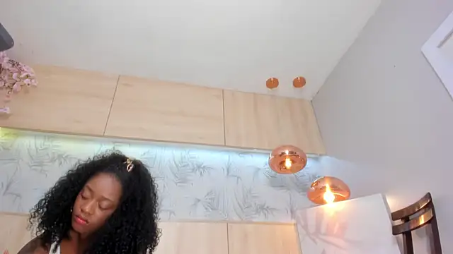 Snapshot of maryevans_ chatting on 09.23.25 maryevans online show from 09.23.25