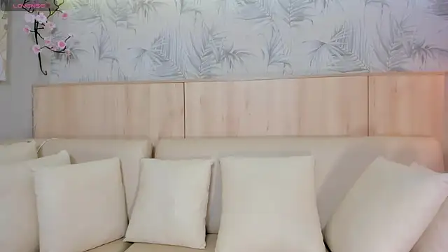 Snapshot of maryevans_ chatting on 10.27.25 maryevans online show from 10.27.25