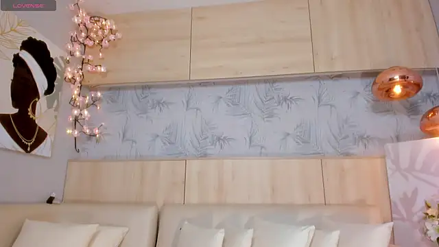 Snapshot of maryevans_ chatting on 10.29.25 maryevans online show from 10.29.25